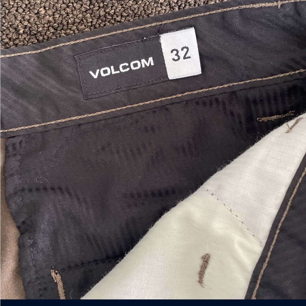Volcom Shorts - Picture 3 of 3